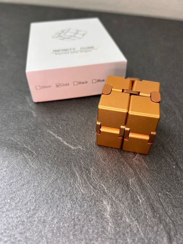 Infinity Cube Metal Gold