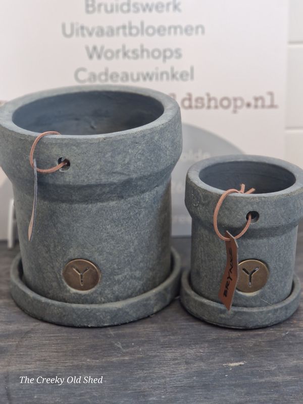 Set of 2 planters
