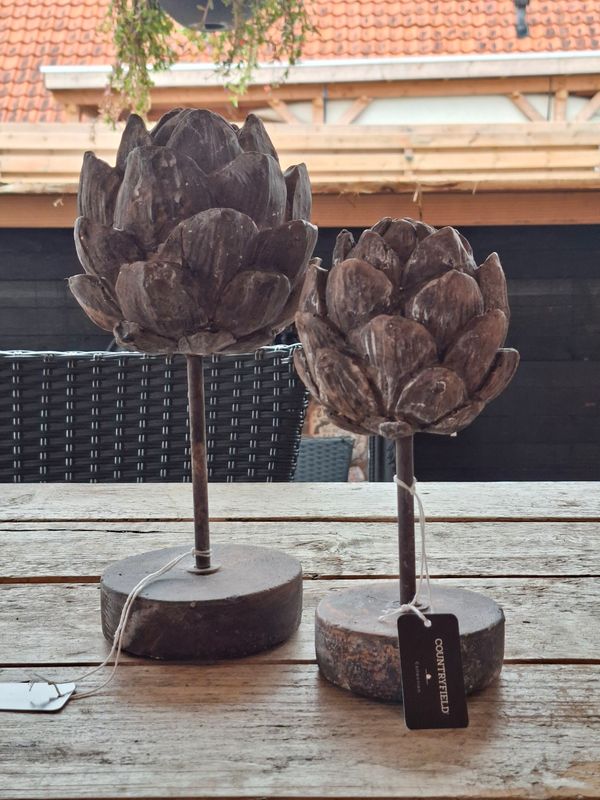 Artisjok ornament op voet – S – 24 cm hoog