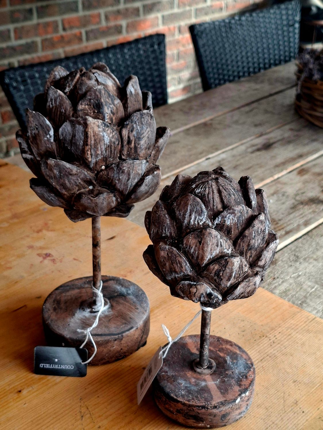 Artisjok ornament op voet – L– 31 cm hoog