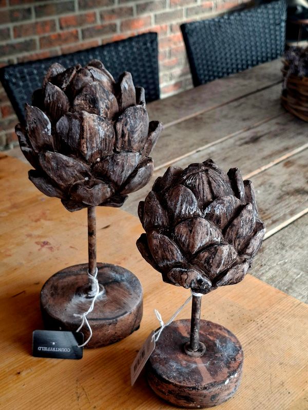 Artisjok ornament op voet – L– 31 cm hoog