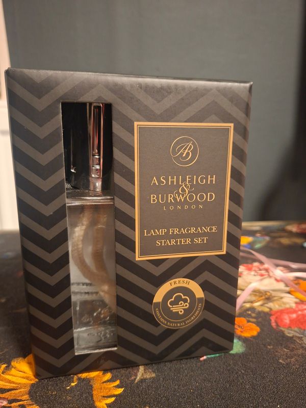 Ashleigh &amp; Burwood Starterset – Elegante Glazen Geurlamp + 250 ml Frosted Earth