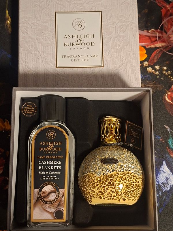 Ashleigh &amp; Burwood Cadeauset – Handgemaakte Mozaïklamp + 250 ml Cashmere Blankets