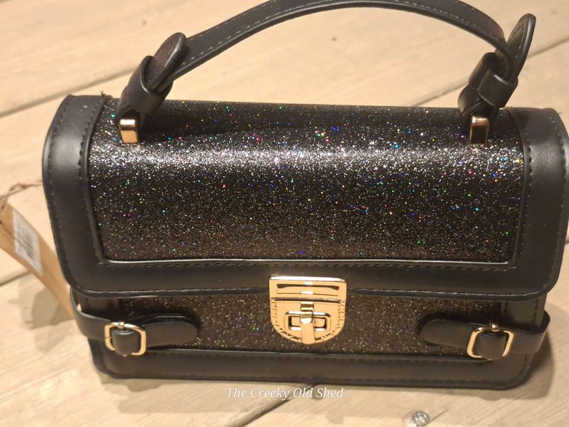 🖤 Kleine Zwarte Glittertas – Met Goudkleurige Sluiting ✨