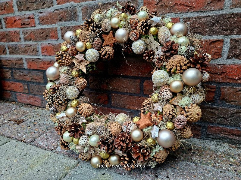 🎄 DIY Kerstworkshop – Kerstkrans met Dennenappels (40 cm)