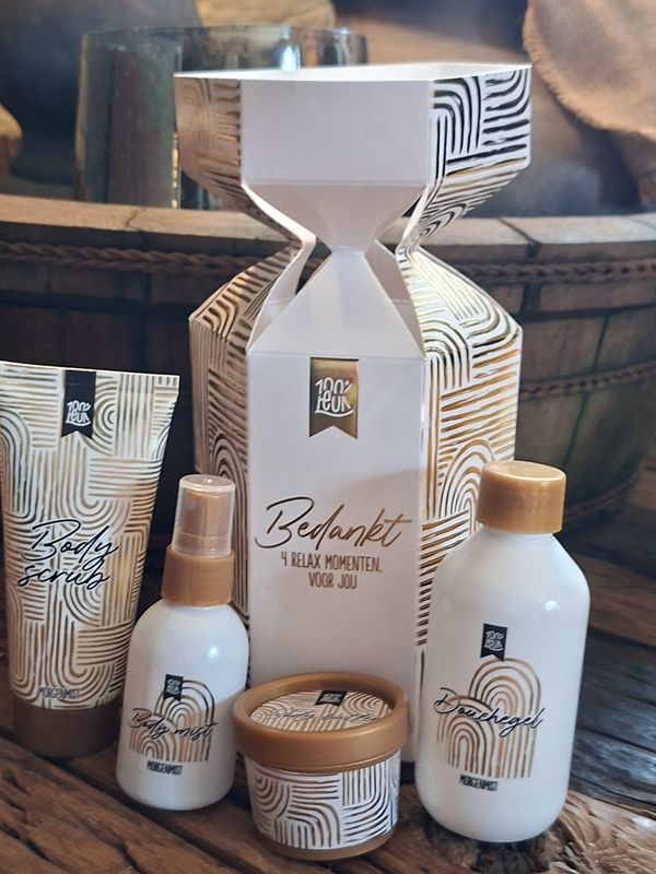 🎁 100%LEUK Bedanktpakket Bodymist • Douchegel • Bodyscrub • Bodybutter Prijs: €19,99