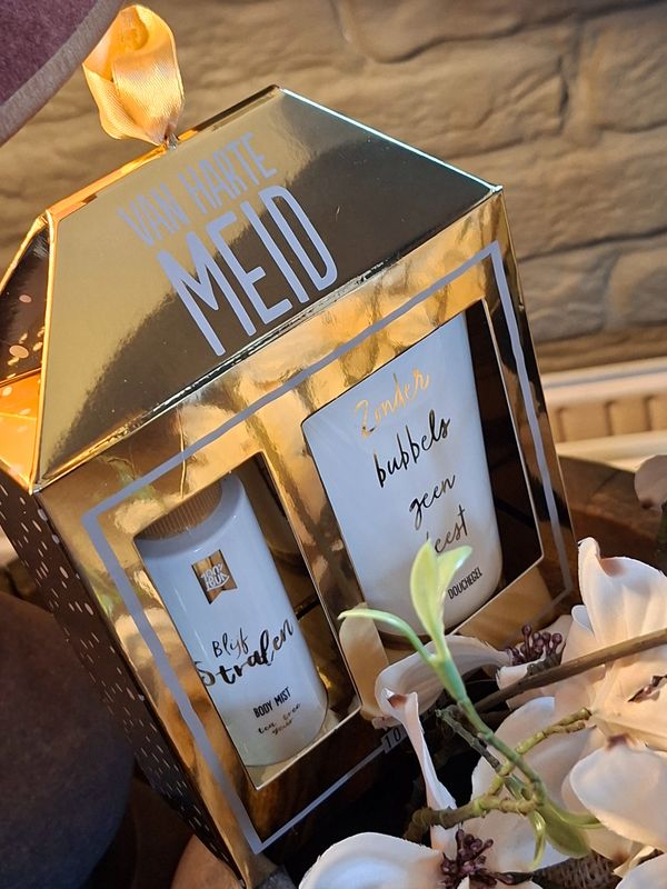 🎉 100%LEUK Cadeauset – Gefeliciteerd Meid Bodymist &amp; Douchegel Prijs: €17,95