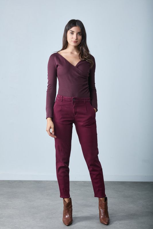 Toxik Boyfriend/Mom Fit Chino In Burgundy