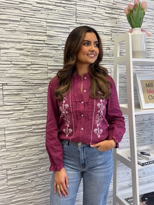 The Willow Embroidery Shirt In Magenta