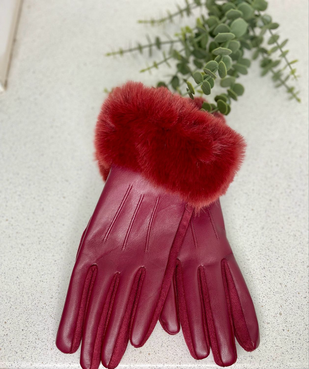 The Faux Leather Gloves With Fur Trim In Wine