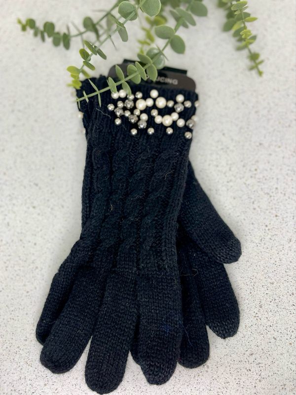 The Cable Knit Pearl Glove