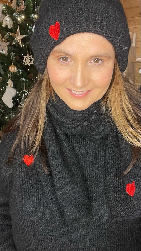 The Scarf &amp; Hat Love Heart Set In Black