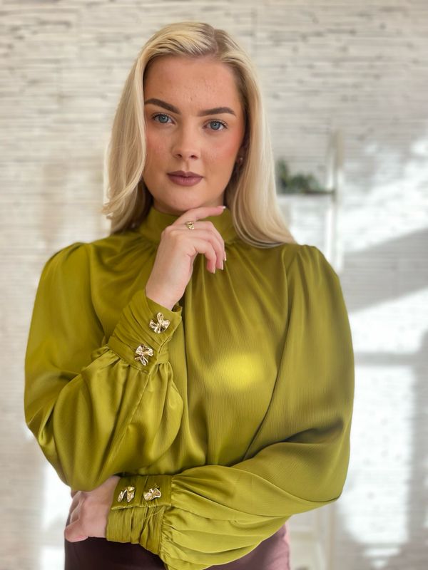 The Alison Cuff Blouse In Pistachio Green