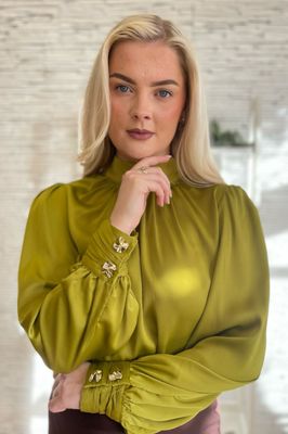The Alison Cuff Blouse In Pistachio Green
