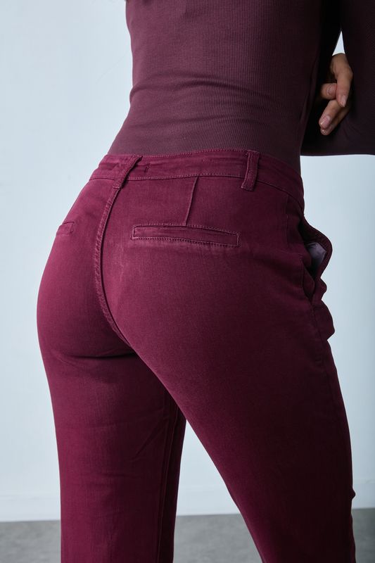Toxik Mom/Boyfriend Fit Chino In Burgundy