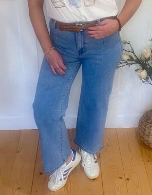 Rose Wide Leg  Crop Jeans In Light Wash