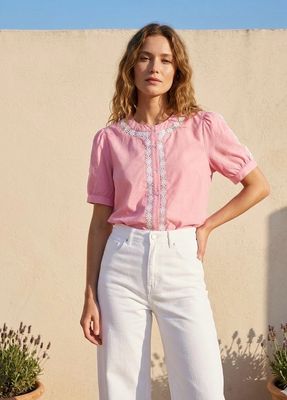 The Abbie White Daisy Embroidered Blouse In Bubble Gum Pink