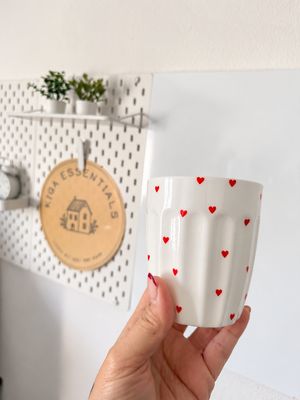 Becher kleine Herzen rot