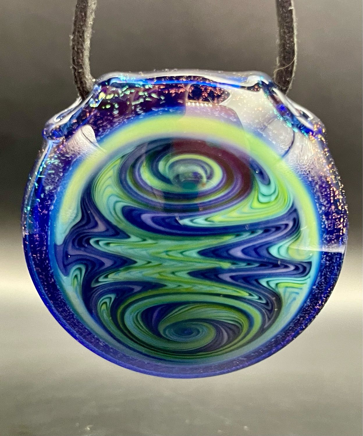 AllOutGlass WigWag Dichrome Pendant