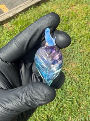 Leaf pendant rich villa