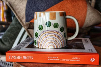 Mugs and tea cups