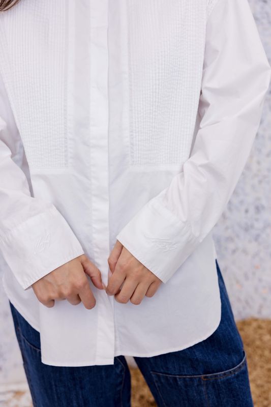 Maud Dainty - Bobby pin shirt