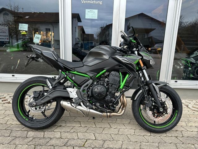 Kawasaki Z650 Special Green Umbau