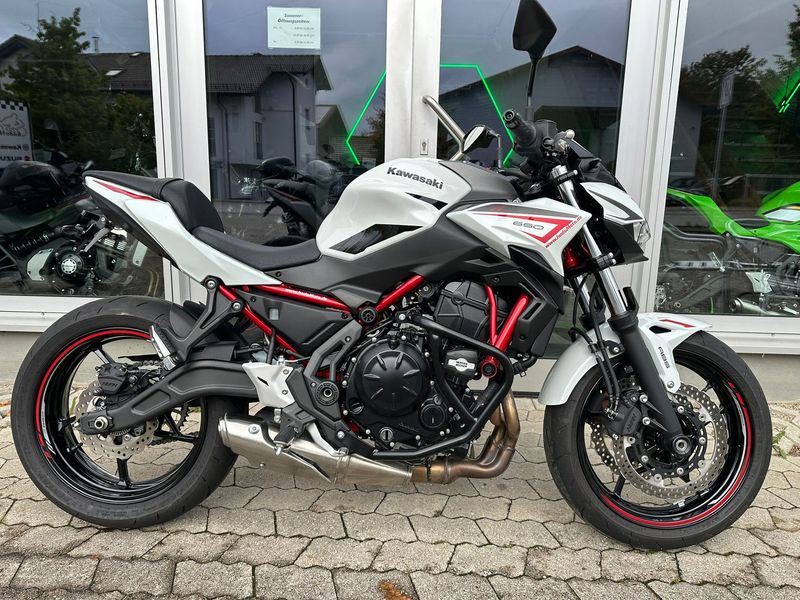 Kawasaki Z650 | Wenig Kilometer | A2 Kawasaki Z650 | Wenig Kilometer | A2
