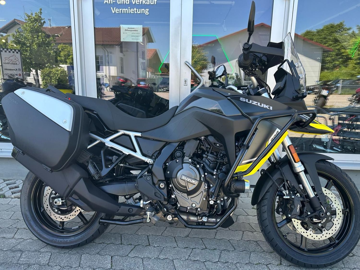 Suzuki V-Strom 800 Adventure Edt. / 400,- Tankgutschein Suzuki V-Strom 800 Adventure Edt. / 400,- Tankgutschein