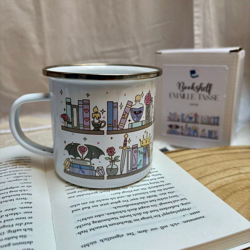 Bookshelf Fantasy Emaille-Tasse Bookshelf Fantasy Emaille-Tasse