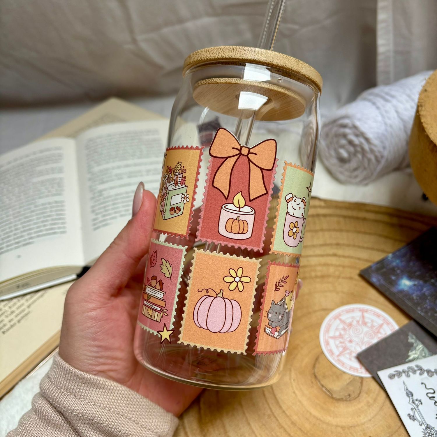 Cozy Fall Trinkglas mit Bambusdeckel & Strohhalm