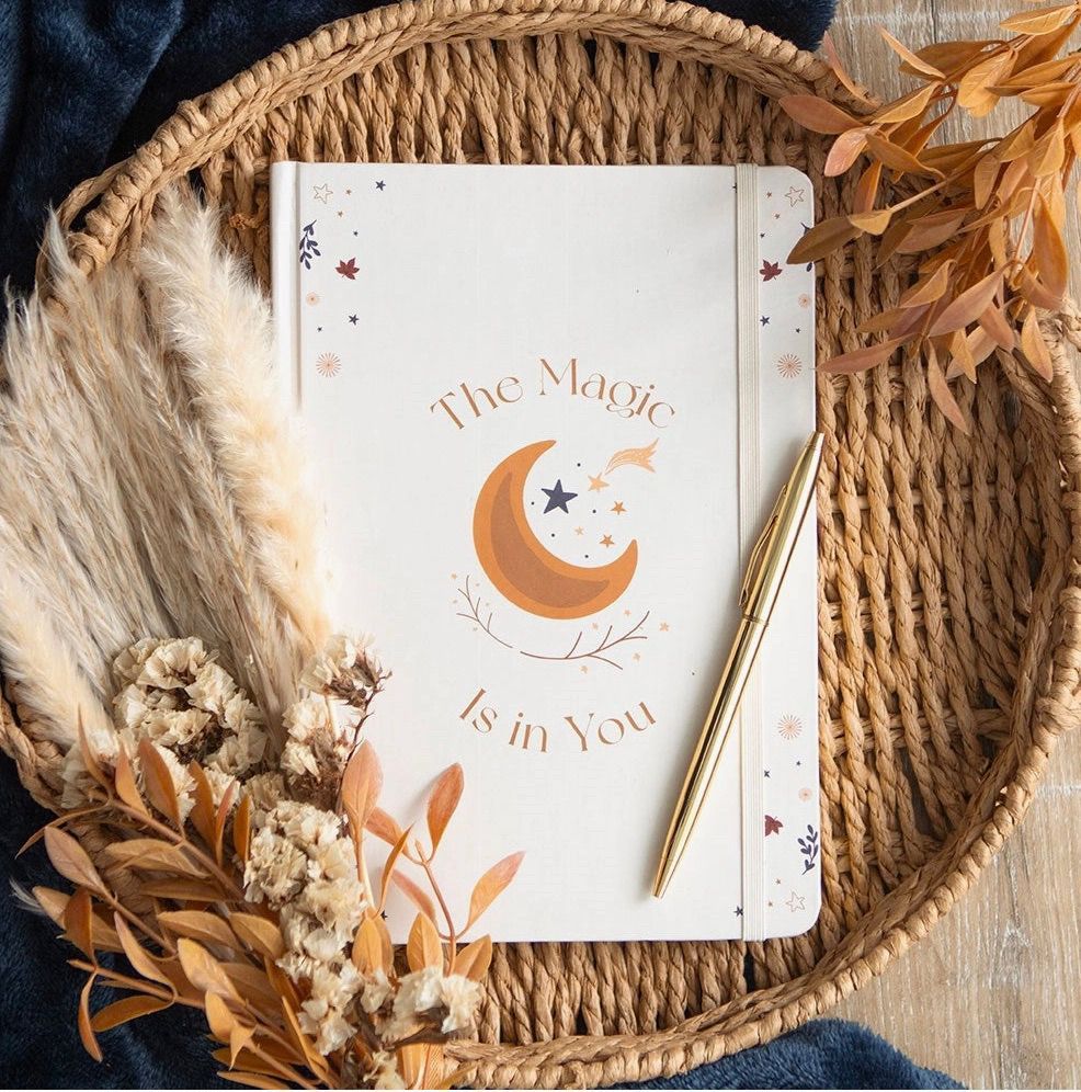 Notizbuch „The Magic Is in You“ – A5, Goldschnitt & Gummiband