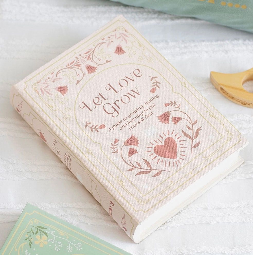 Geheime Buchbox „Let Love Grow“ – Deko-Buch mit Staufach