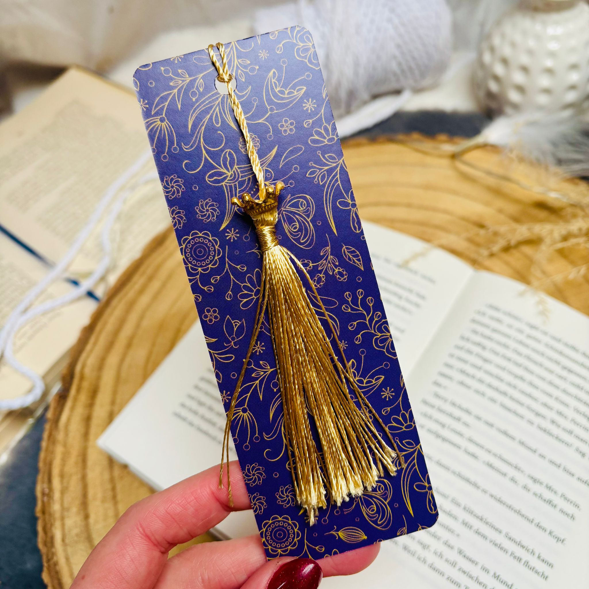 Lesezeichen „Royal Night“ mit goldener Quaste