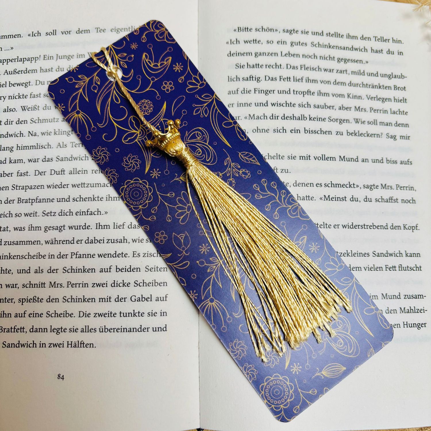 Lesezeichen „Royal Night“ mit goldener Quaste