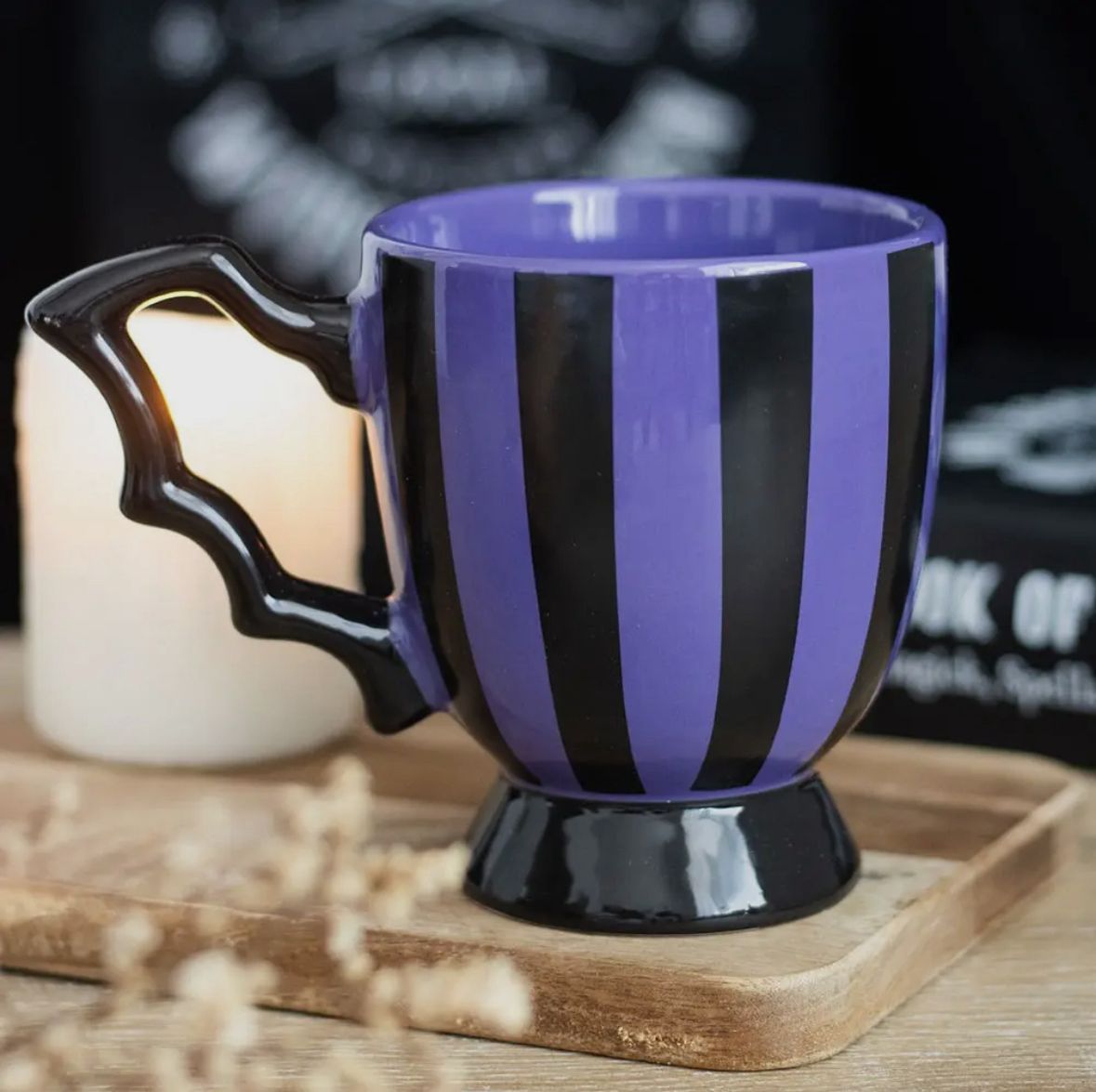 Fledermaus Tasse – Bat Wing Mug lila-schwarz gestreift, Keramik ca. 400 ml | Gothic Halloween Becher