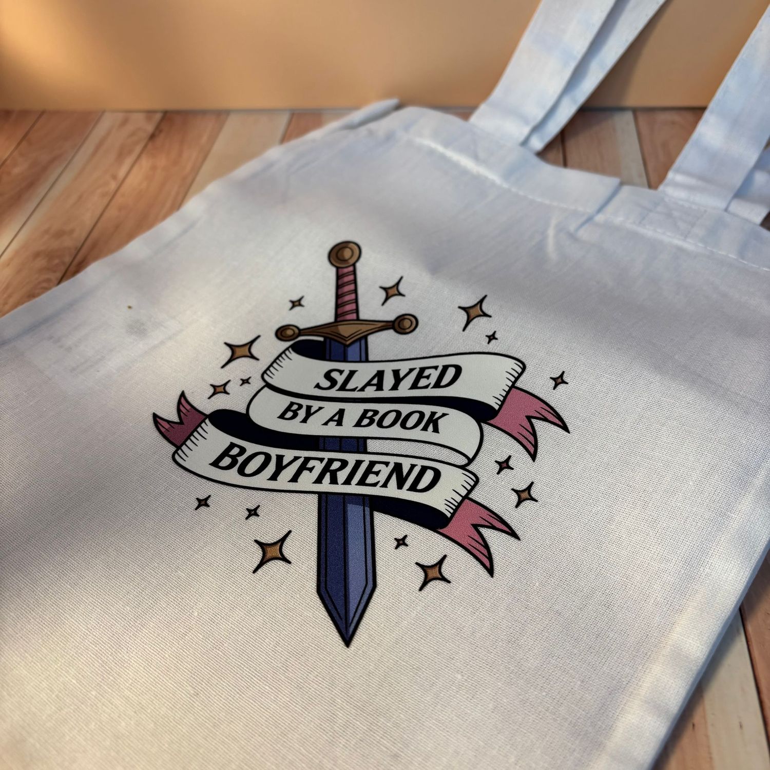 Mini Tote Bag „Slayed by a Book Boyfriend“ (Bookish Tragetasche)