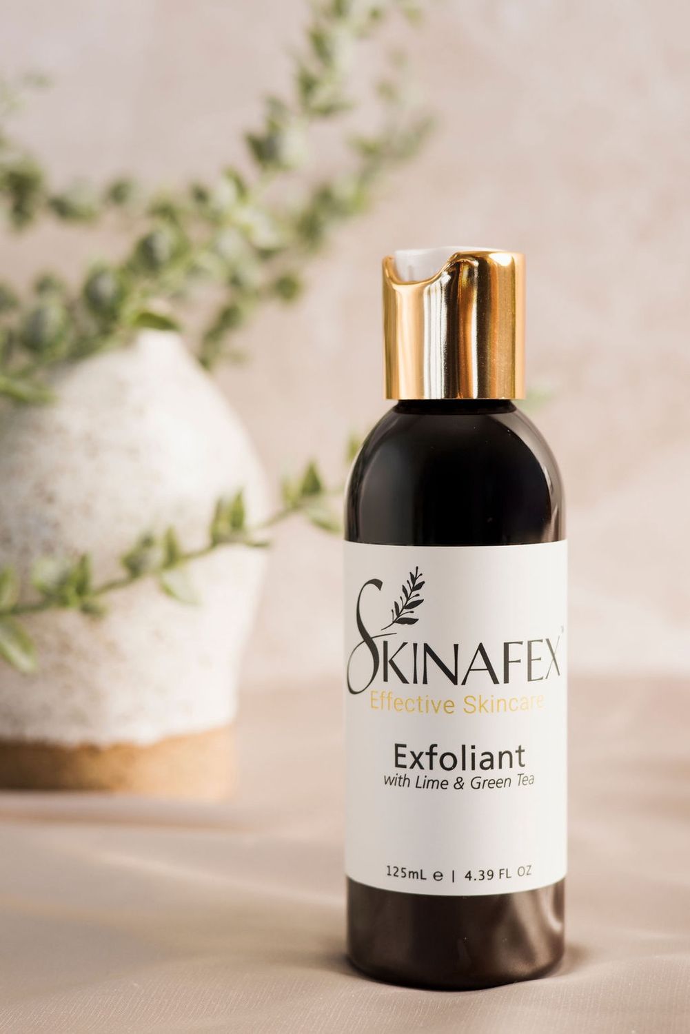 Green Tea Exfoliant with Bamboo &amp; Desert Lime