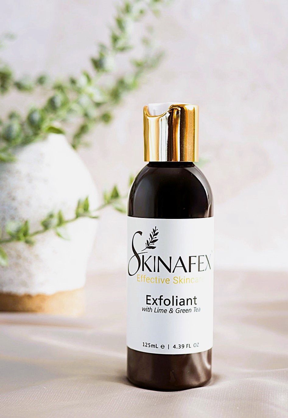 Green Tea Exfoliant with Bamboo &amp; Desert Lime