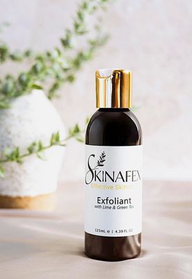 Green Tea Exfoliant with Bamboo &amp; Desert Lime