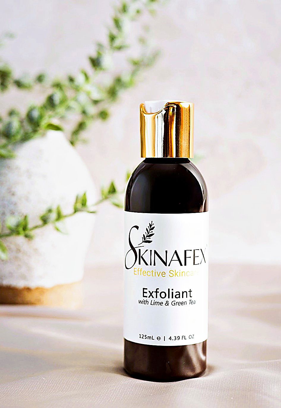Green Tea Exfoliant with Bamboo &amp; Desert Lime
