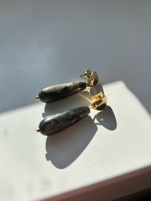 Ohrring Drop Shimmery Grey