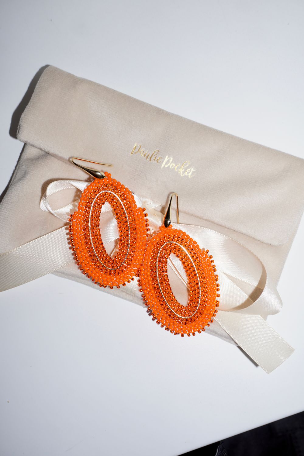 PAULIE POCKET Perlen Ovale Ohrringe (orange)