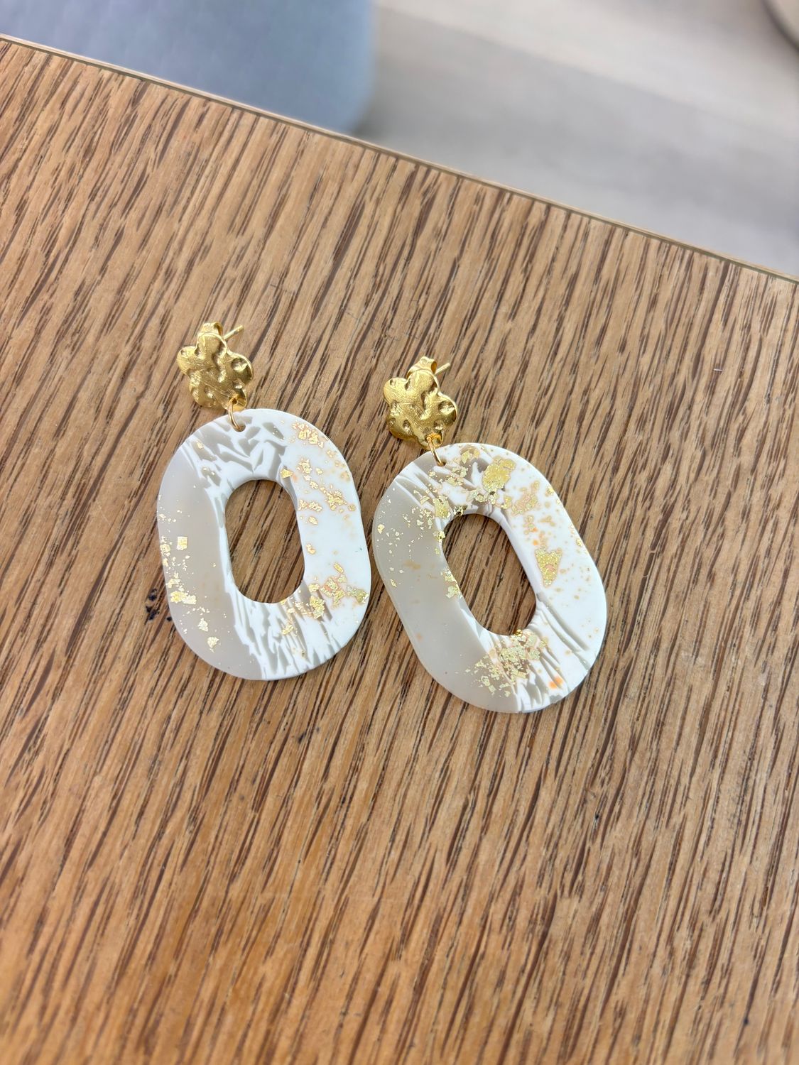 JoJo Jewelry Ohrring Hippy (weiß)