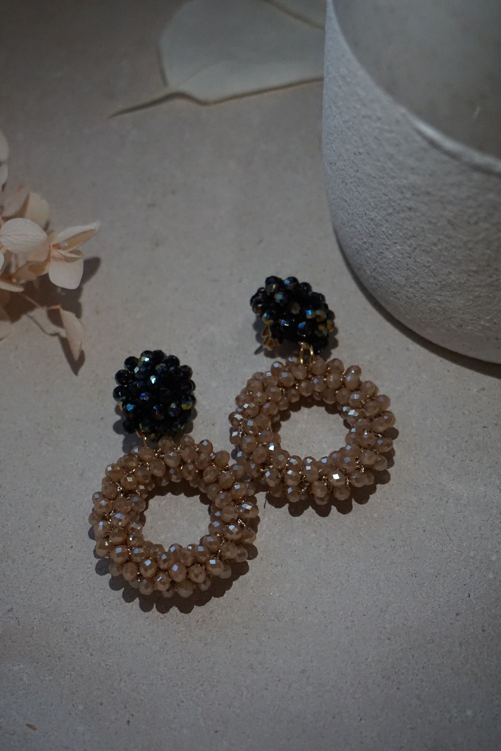 JoJo Jewelry Ohrring Sparkly rund (schwarz glänzend/beige)