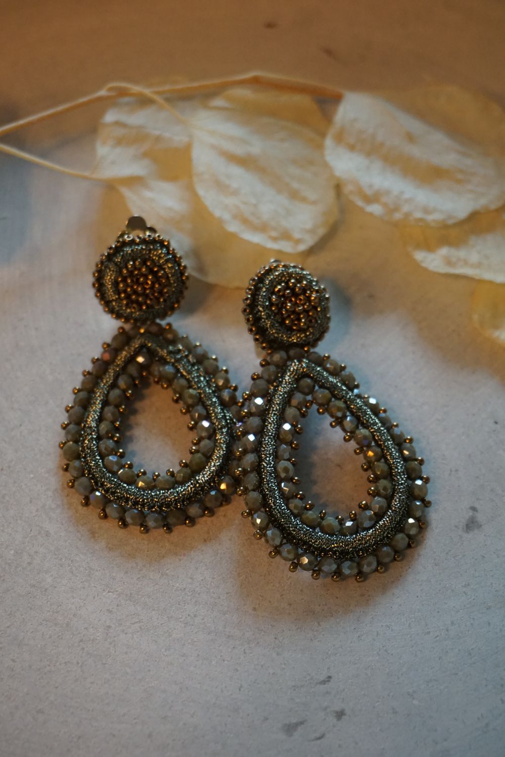 PAULIE POCKET Drops Tarah Ohrring Clip (oliv) PAULIE POCKET Drops Tarah Ohrring Clip (oliv)