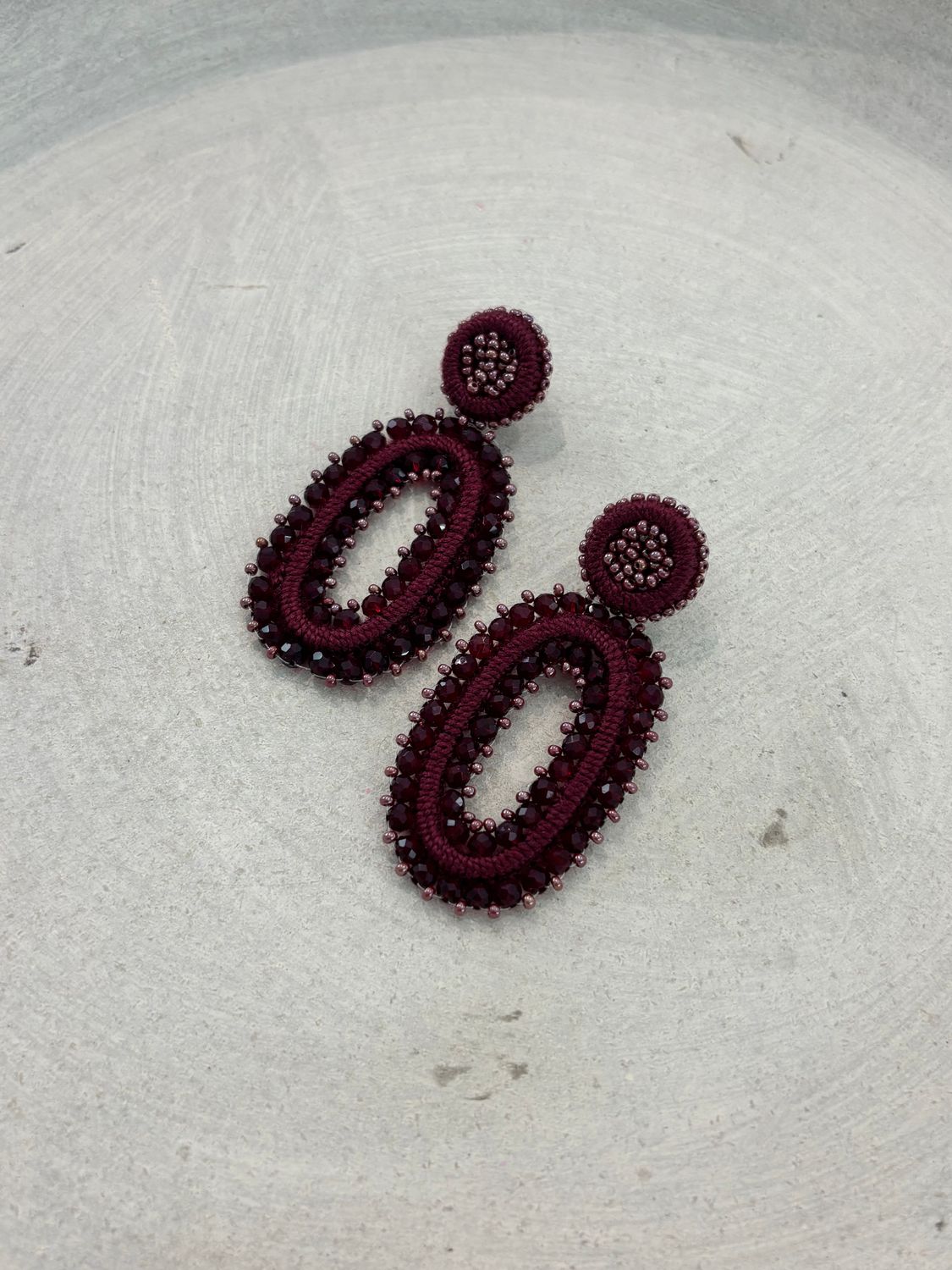 PAULIE POCKET Tarah Ohrring Oval Clip (burgunderrot)