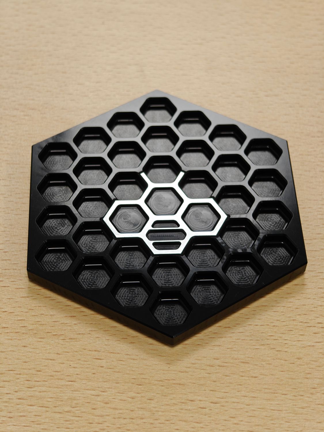 Aerospace honeycomb &quot;Bee&quot; aluminium drinks coaster