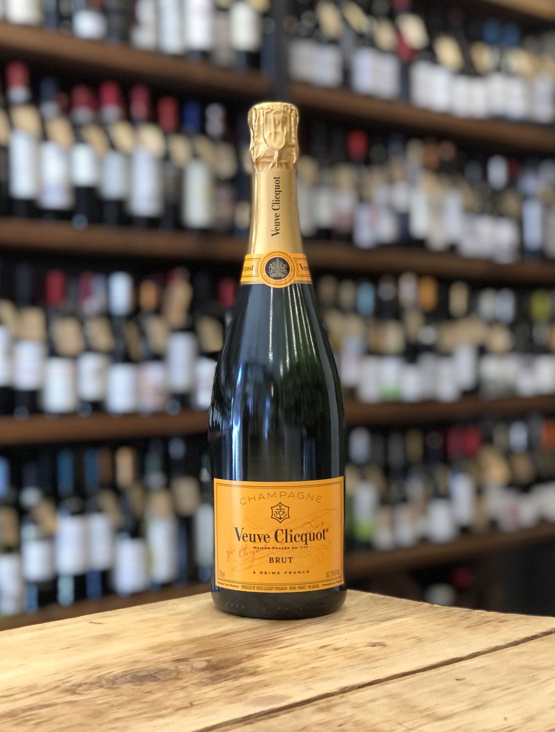 Veuve Clicquot Yellow Brut Champagne (750 ml)