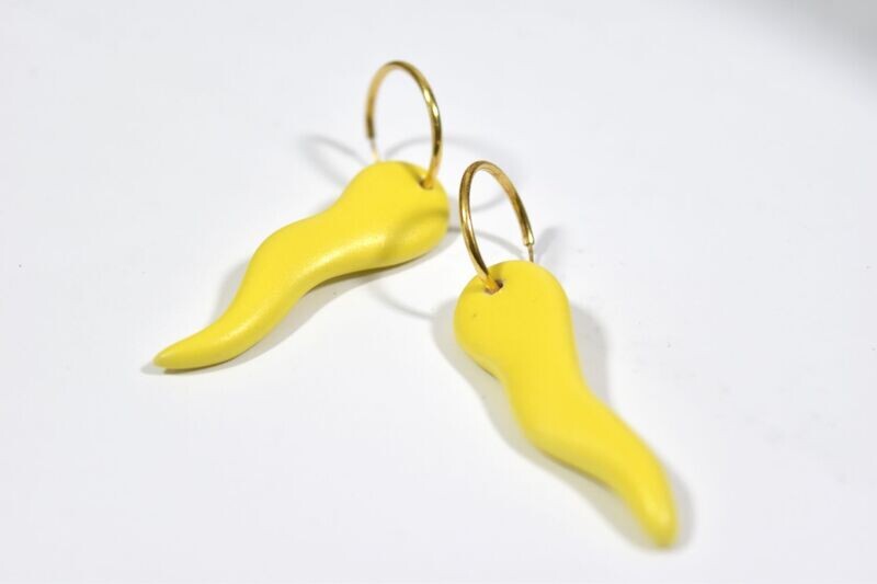 Boucles d'oreilles en céramique jaune mat